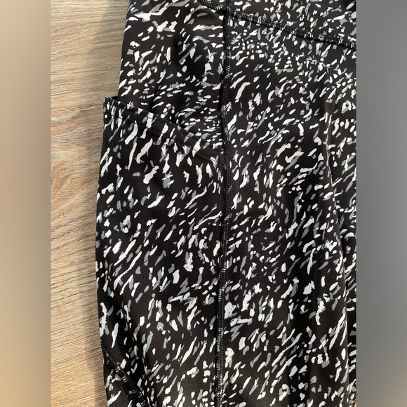Lululemon Fast and Free High Rise Crop 23" in Speckle Trail Black Multi Size 10 - Picture 9 of 13